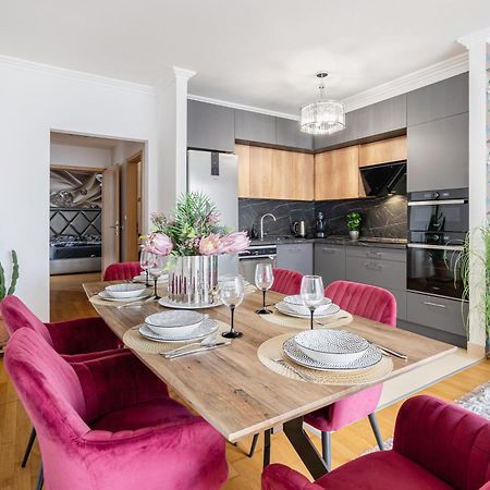 Penthouse Three Bedrooms, Three Balconies Apartment With Free Parking In Kiraly Street Budapest Exteriör bild
