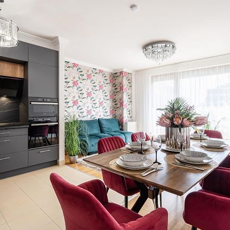 Penthouse Three Bedrooms, Three Balconies Apartment With Free Parking In Kiraly Street Budapest Exteriör bild