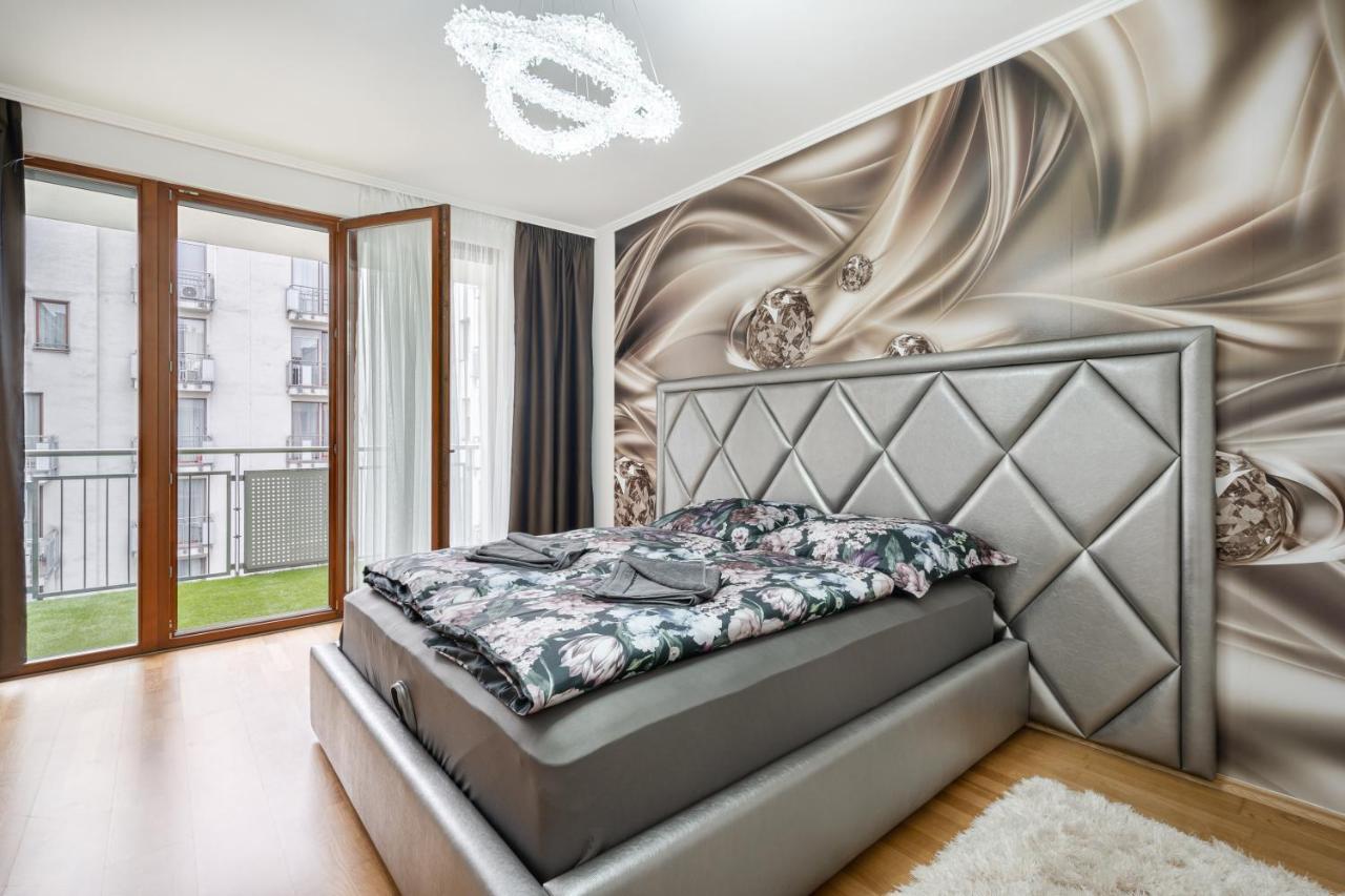 Penthouse Three Bedrooms, Three Balconies Apartment With Free Parking In Kiraly Street Budapest Exteriör bild