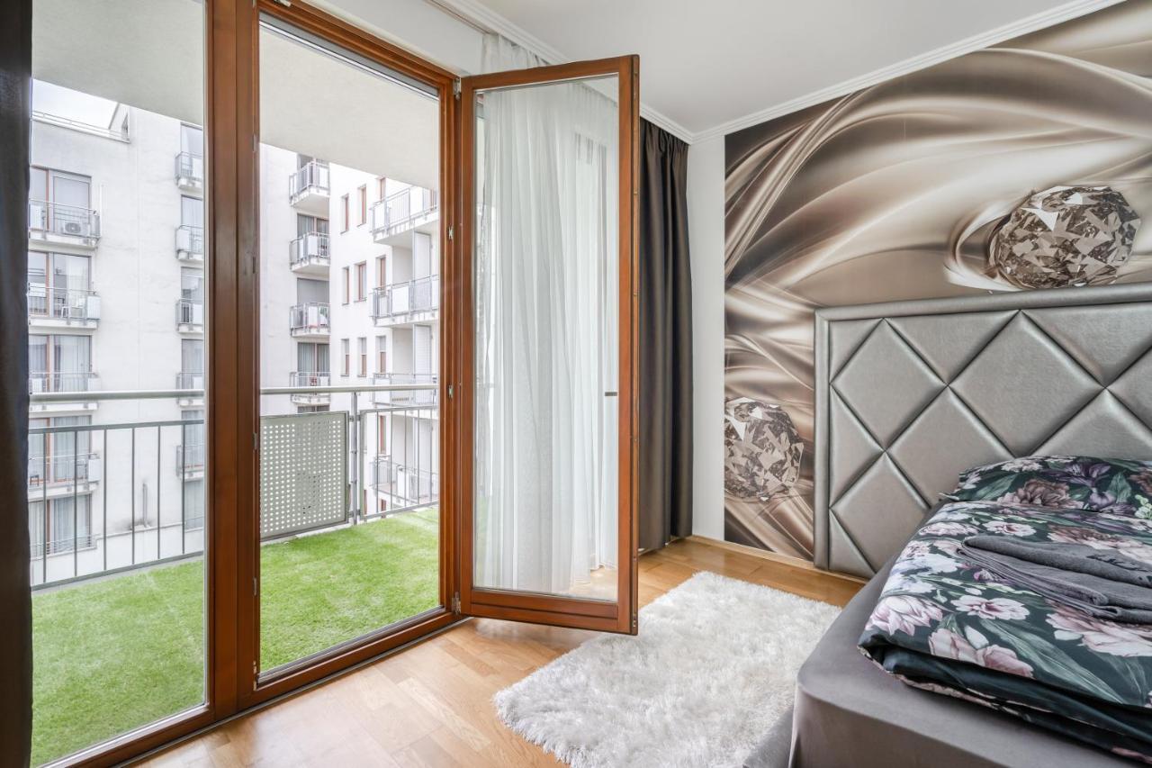 Penthouse Three Bedrooms, Three Balconies Apartment With Free Parking In Kiraly Street Budapest Exteriör bild