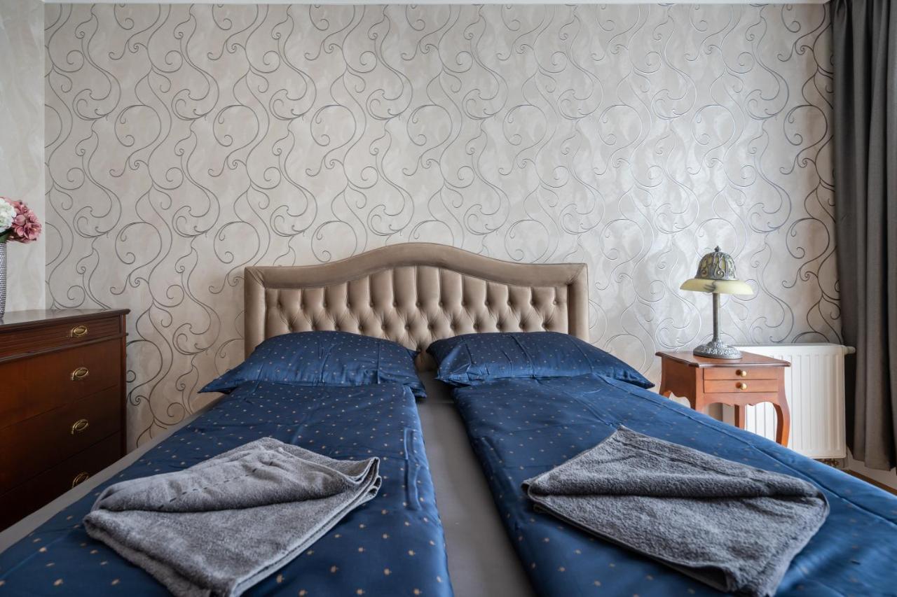 Penthouse Three Bedrooms, Three Balconies Apartment With Free Parking In Kiraly Street Budapest Exteriör bild