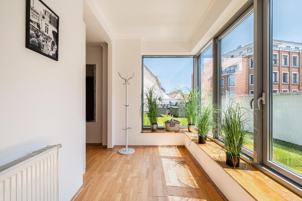 Penthouse Three Bedrooms, Three Balconies Apartment With Free Parking In Kiraly Street Budapest Exteriör bild