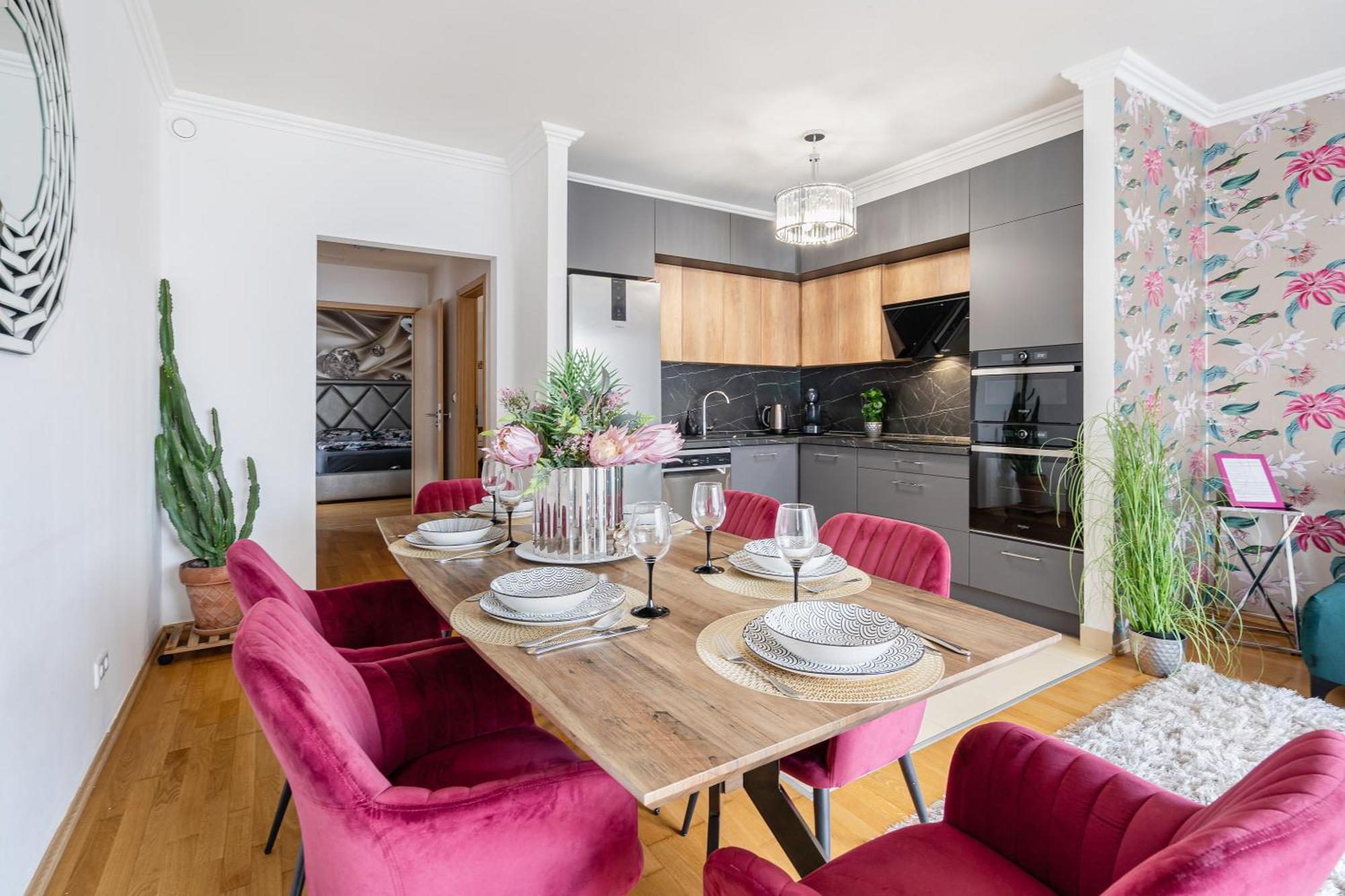 Penthouse Three Bedrooms, Three Balconies Apartment With Free Parking In Kiraly Street Budapest Exteriör bild