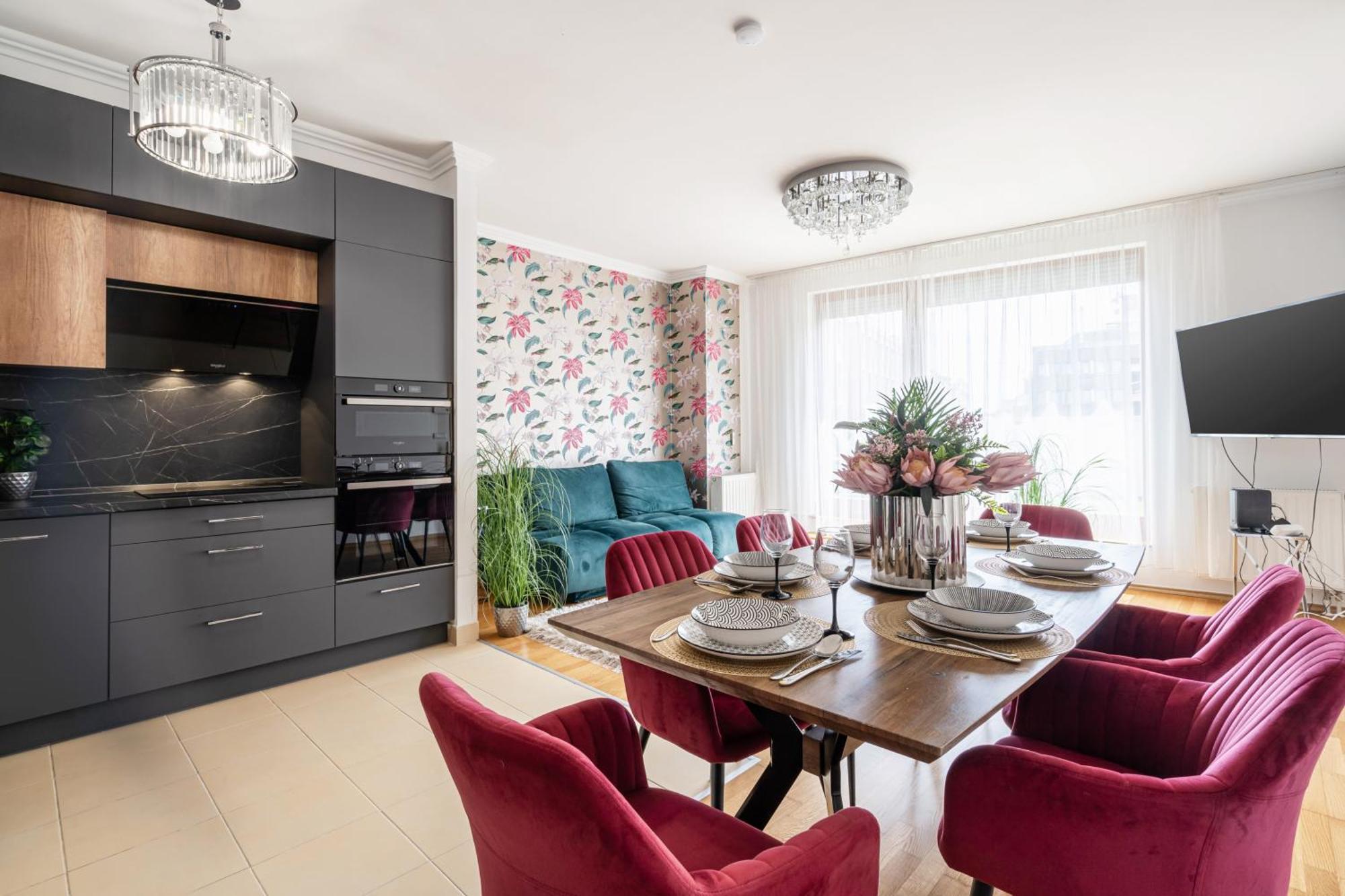 Penthouse Three Bedrooms, Three Balconies Apartment With Free Parking In Kiraly Street Budapest Exteriör bild