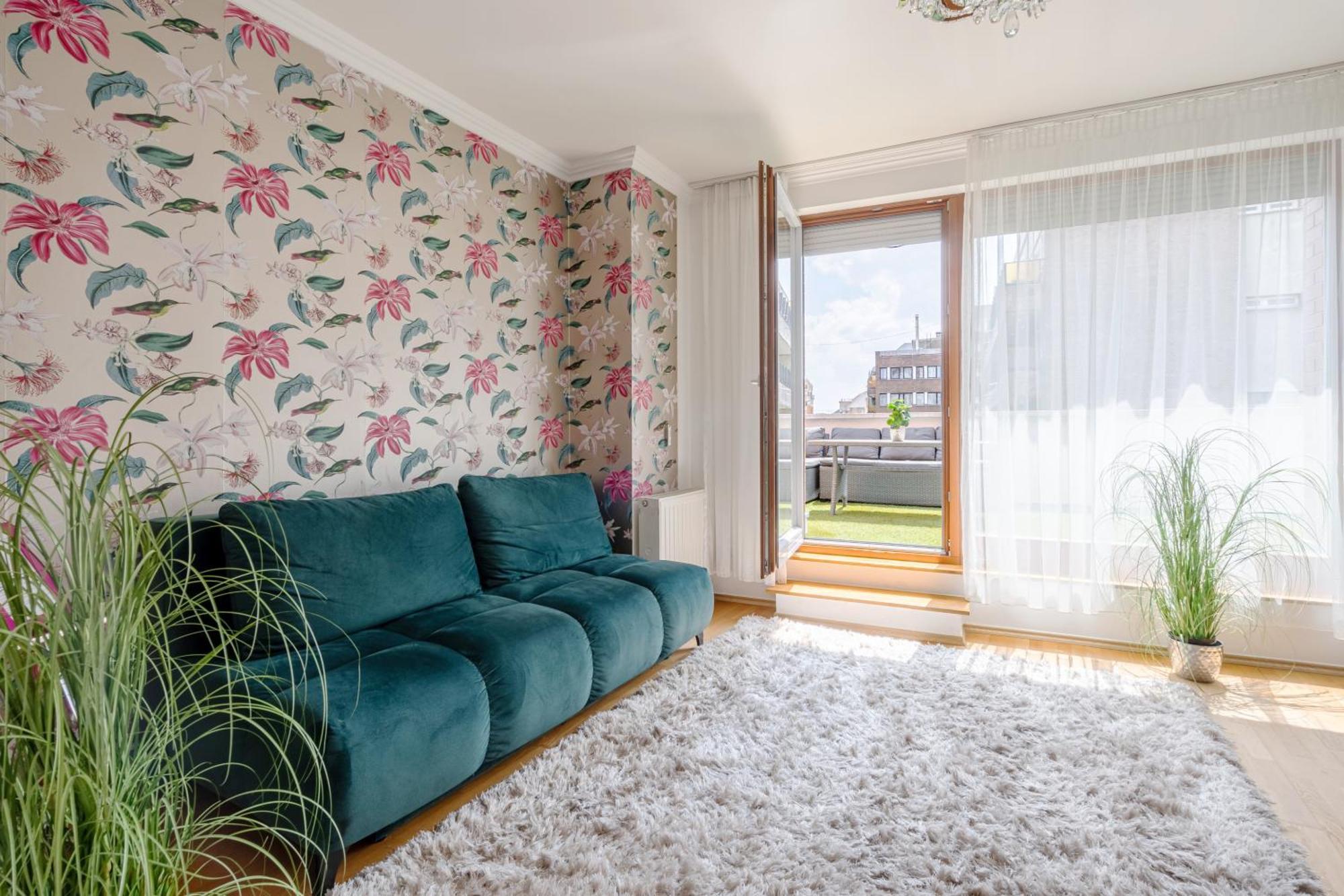 Penthouse Three Bedrooms, Three Balconies Apartment With Free Parking In Kiraly Street Budapest Exteriör bild
